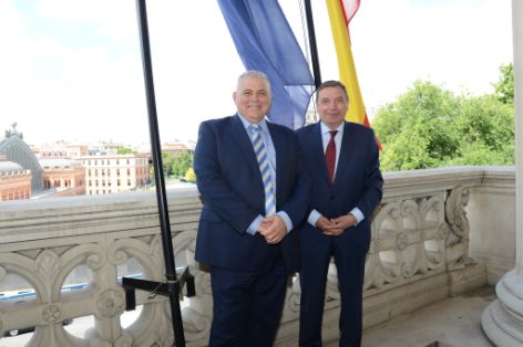 En una reunión mantenida hoy en la sede del ministerio 