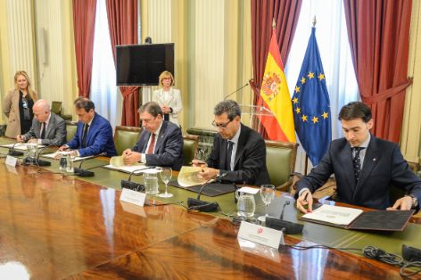 Hoy, en la firma del convenio entre el ministerio y las interprofesionales Interovic, Interporc y Provacuno