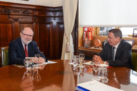 Hoy, en la sede del ministerio 