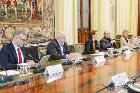 Ministro y presidenta Navarra-7