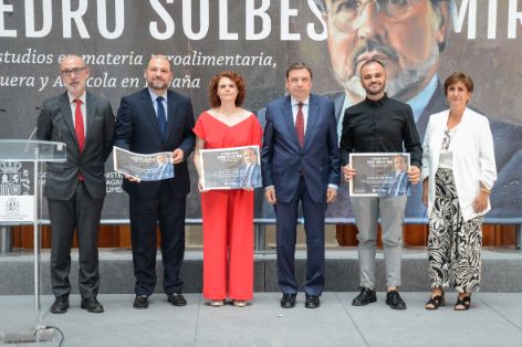 En la entrega del I Premio Pedro Solbes Mira de estudios en materia agroalimentaria, pesquera y acuícola