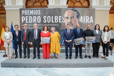 En la entrega del I Premio Pedro Solbes Mira de estudios en materia agroalimentaria, pesquera y acuícola