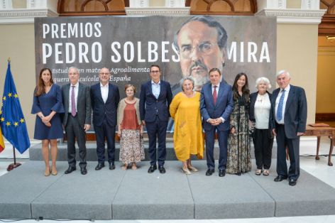 En la entrega del I Premio Pedro Solbes Mira de estudios en materia agroalimentaria, pesquera y acuícola