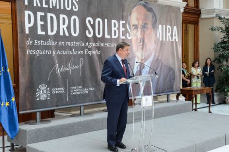 En la entrega del I Premio Pedro Solbes Mira de estudios en materia agroalimentaria, pesquera y acuícola