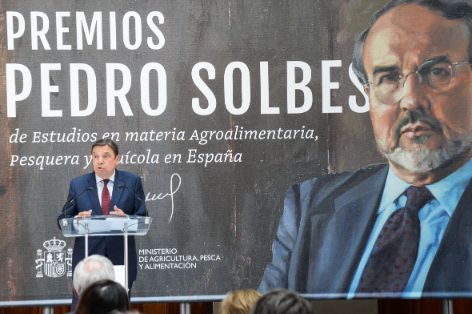 En la entrega del I Premio Pedro Solbes Mira de estudios en materia agroalimentaria, pesquera y acuícola