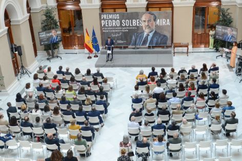 En la entrega del I Premio Pedro Solbes Mira de estudios en materia agroalimentaria, pesquera y acuícola