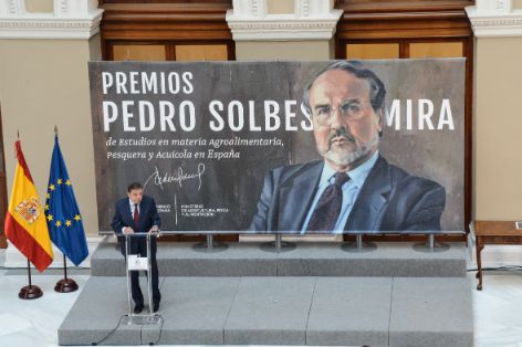 En la entrega del I Premio Pedro Solbes Mira de estudios en materia agroalimentaria, pesquera y acuícola