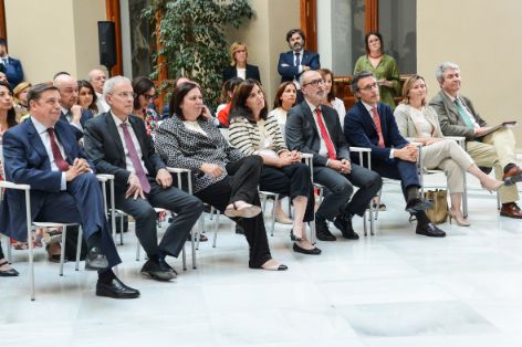 En la entrega del I Premio Pedro Solbes Mira de estudios en materia agroalimentaria, pesquera y acuícola