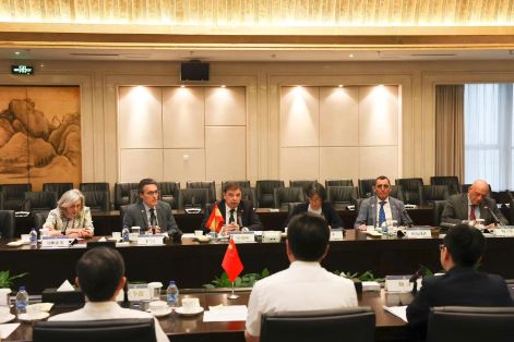 Reunión con el ministro de la Administración General de Aduanas  