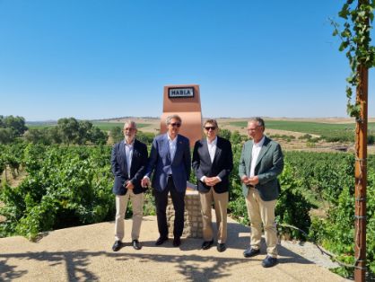 Hoy, en su visita a Bodegas Habla, en Trujillo (Cáceres) 