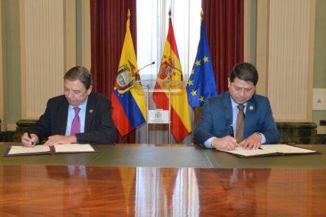 Hoy, en la firma del Memorando de Entendimiento entre los dos países