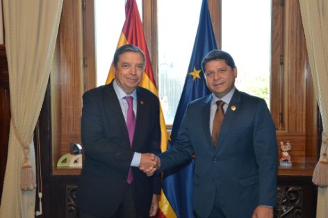 Hoy, en la firma del Memorando de Entendimiento entre los dos países