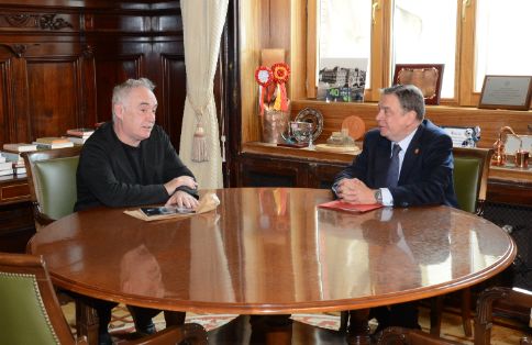 19.03.2025 Ministro y Ferrán Adriá  (3)