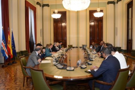 Reunión entre los ministros de Pesca Luis Planas y Jorge Santos