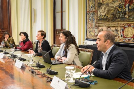 Hoy, en una reunión con ONG medioambientales