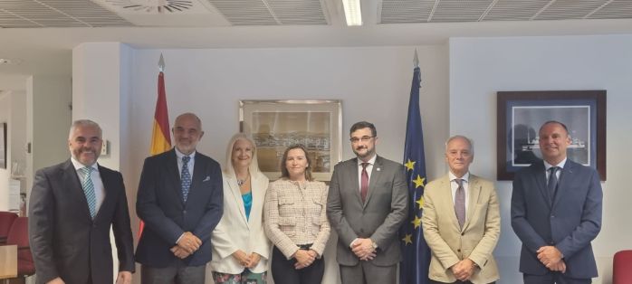 Durante una visita al centro de seguimiento de buques pesqueros