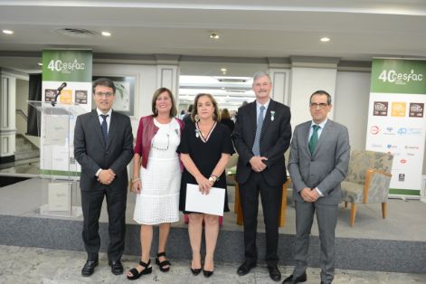 Hoy, en la clausura de la Asamblea de la Confederación Española de Fabricantes de Alimentos Compuestos para Animales (CESFAC) 