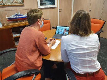 Hoy, en una reunión por videoconferencia 