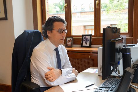 HOY, POR VIDEOCONFERENCIA 