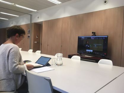 Hoy, en una reunión por videoconferencia    