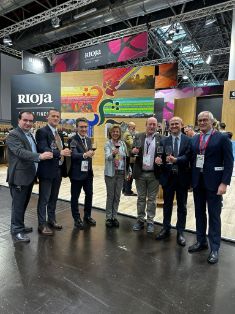 Durante su visita a la feria Prowein, en Düsseldorf (Alemania)