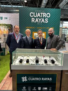 Durante su visita a la feria Prowein, en Düsseldorf (Alemania)