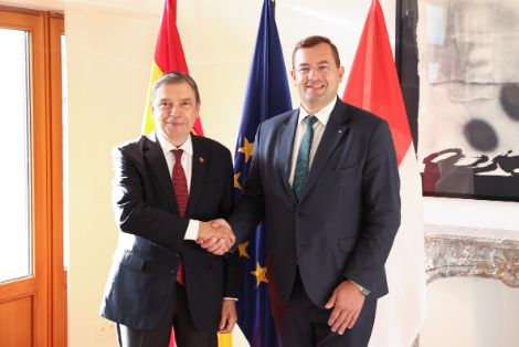 d41a440e-51e3-4b8d-8aae-cab7cbba0691