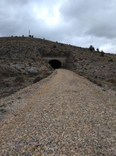 DISCURRE POR LA PLATAFORMA DE LA ANTIGUA LÍNEA DEL FERROCARRIL SANTANDER-MEDITERRÁNEO
