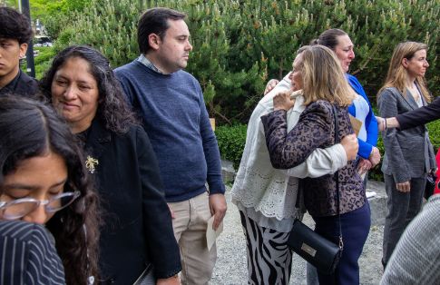 Una estatua conmemorativa y una placa mantendrán vivo su recuerdo