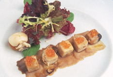 ensalada-de-bonito-con-carpaccio-de-ceps-y-hojas-de-la-huerta