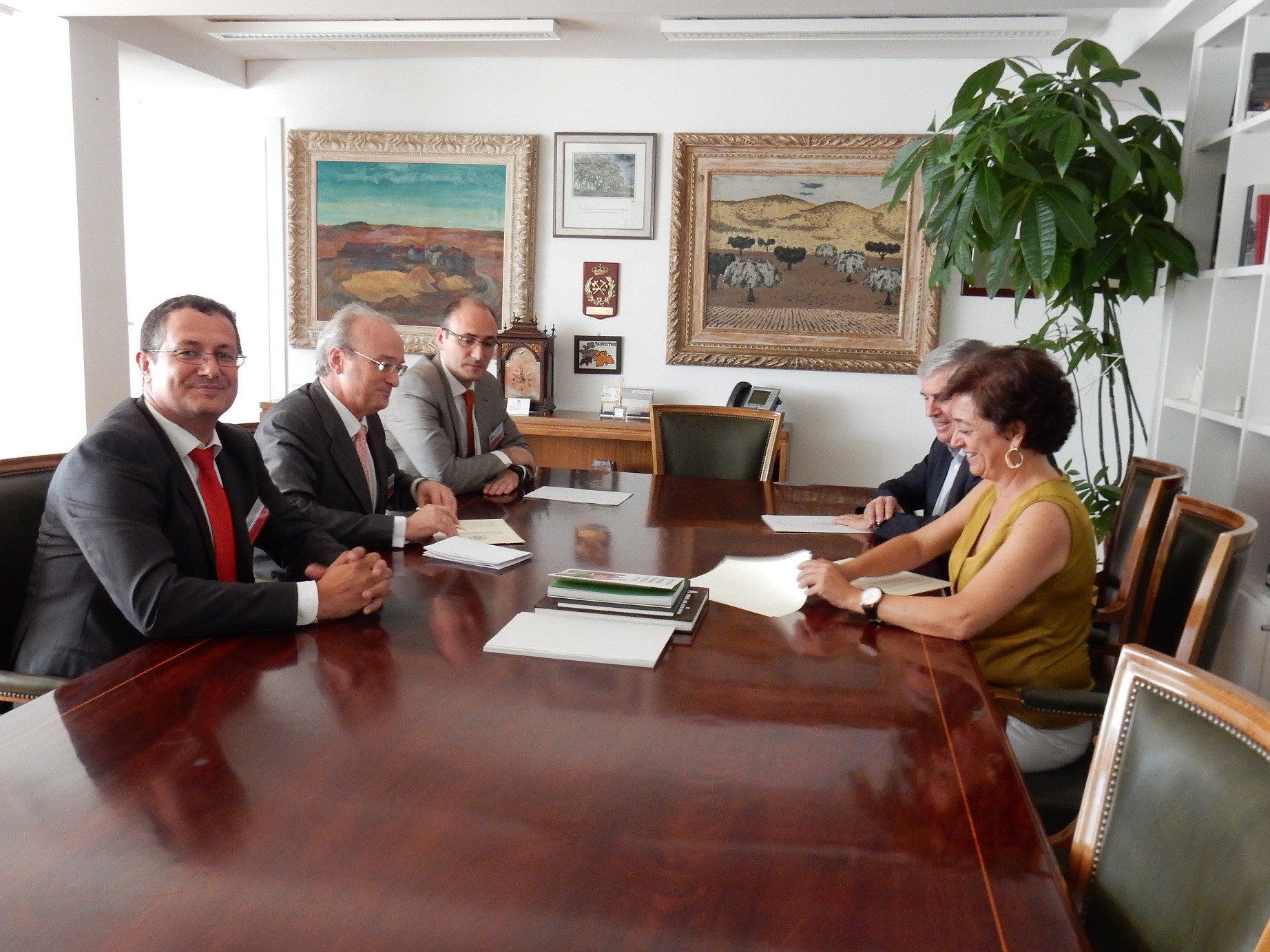 FIRMA DEL CONVENIO DE COLABORACIÓN ENTRE EL MAPAMA  Y LA ASOCIACIÓN ESPAÑOLA DE NORMALIZACIÓN Y CERTIFICACIÓN (UNE) PARA LA CREACIÓN DEL COMITÉ TÉCNICO DE NORMALIZACIÓN AEN/CTN “RIEGOS”