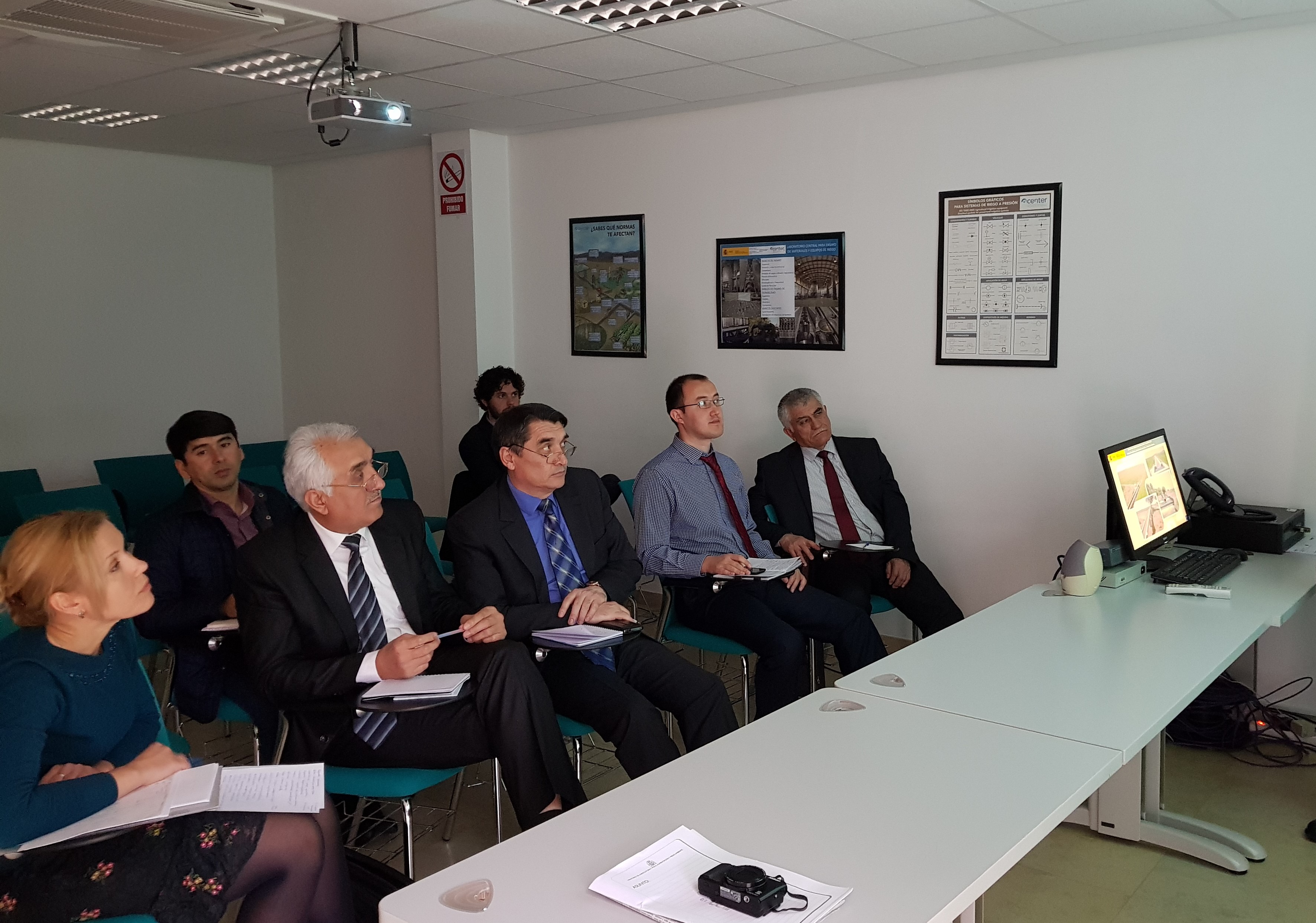 VISITA AL CENTER DE UNA DELEGACIÓN DE TAJIKISTAN